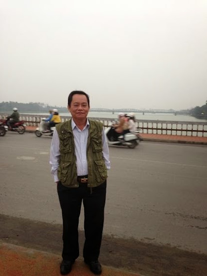 (ảnh chụp bên bờ Sông Hương - Huế (12/2013)