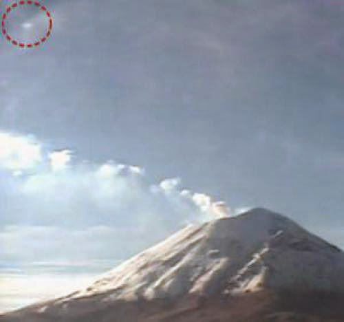 Ufos Seen Over Mexican Volcano On Live Cam Nov 25 2013 Ufo Sighting News