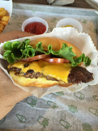 Hamburger Restaurant «Shake Shack», reviews and photos, 199 Niagara Lane, Central Valley, NY 10917, USA