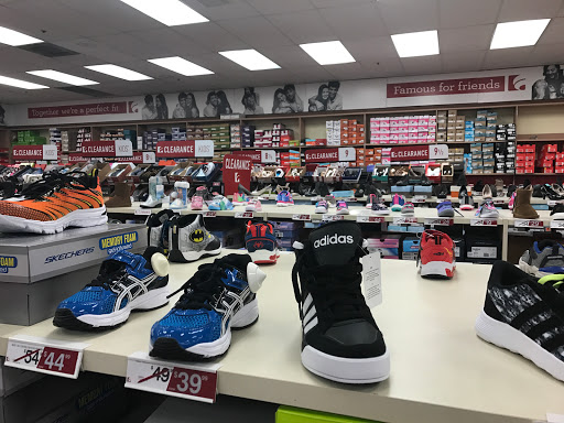 Shoe Store «Famous Footwear Outlet», reviews and photos, 681 Leavesley Rd, Gilroy, CA 95020, USA