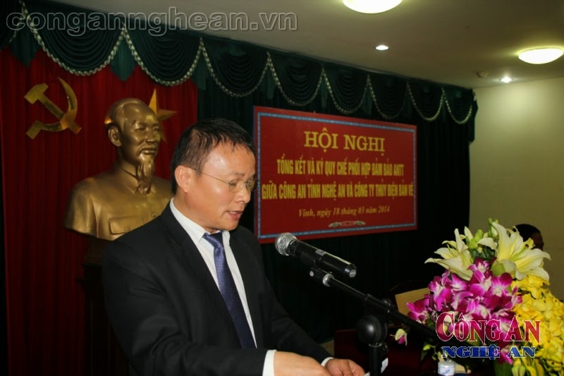 Ông Nguyễn Văn Thành - Giám đốc Công ty Thủy điện Bản Vẽ phát biểu tại hội nghị