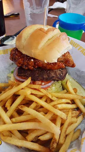 Chicken Wings Restaurant «Buffalo Wild Wings», reviews and photos, 124 Dettro Dr, Mattoon, IL 61938, USA