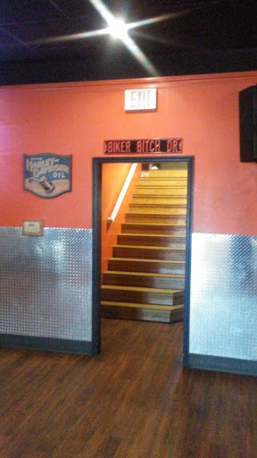 Bar «Pistons Bar & Grill», reviews and photos, 2131 W Franklin St, Evansville, IN 47712, USA