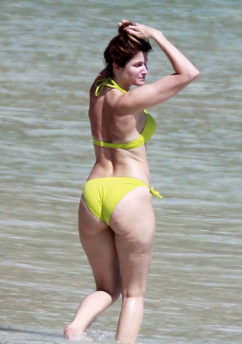 Stephanie Seymour In Florescent Lime Green Bikini Flaunted Her Killer Curve...