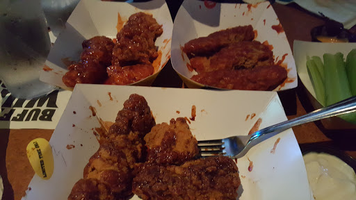 Chicken Wings Restaurant «Buffalo Wild Wings», reviews and photos, 1335 Savoy Plaza Ln, Savoy, IL 61874, USA