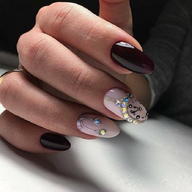 Unusual manicure with clock for New Year 2022 17