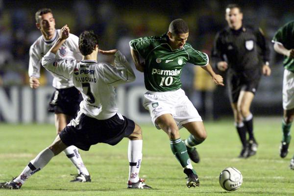 Palmeiras x Corinthians: quem conseguiu mais vezes a classificação em um  Derby?