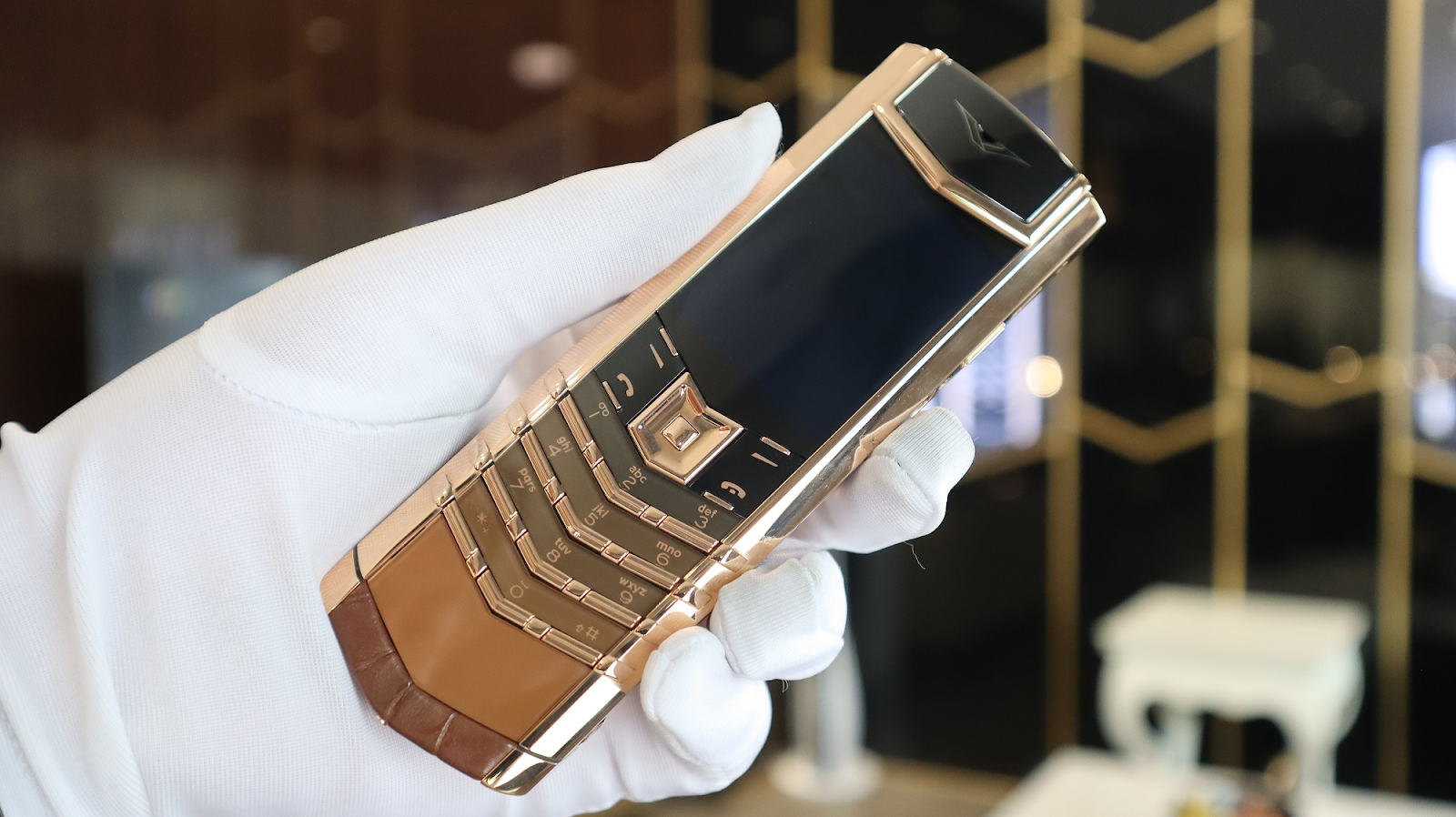 VERTU SIGNATURE S - HUYỀN THOẠI CÒN SỐNG MÃI