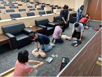 圖六：實際演練CPR+AED的操作
