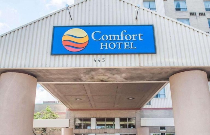 Khách sạn Comfort Hotel Airport North Toronto