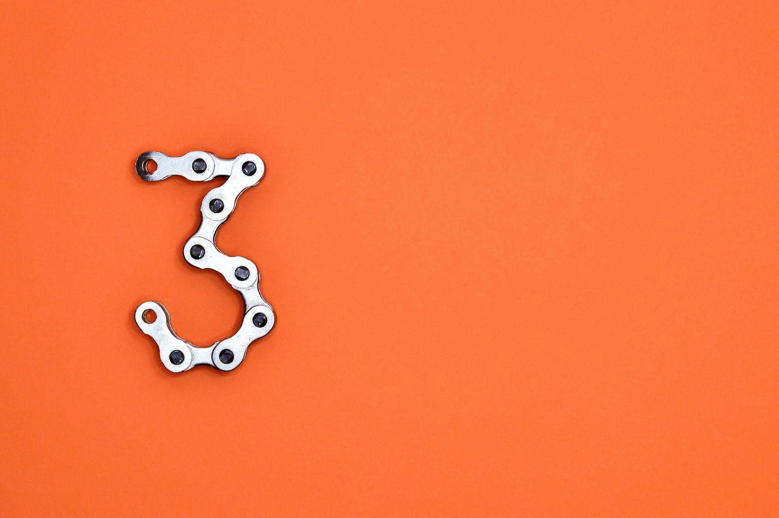 Gray chain number "3" - orange background