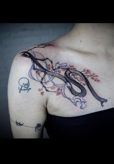 Japanese Style Beautiful Snake Tattoo Art On Shoulder