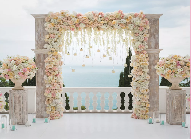 Obsah obrázku obloha, květina, svatba, Květinová výzdoba