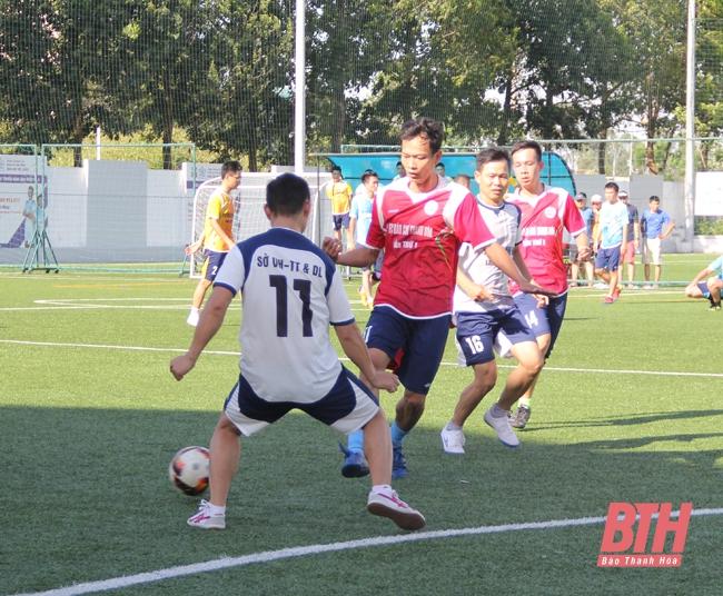 Sôi nổi Giải bóng đá tứ hùng tranh cúp FC Báo chí Thanh Hóa