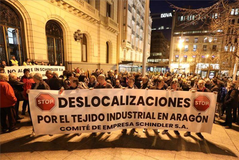 Los trabajadores de Schindler salen a la calle con «esperanza ...