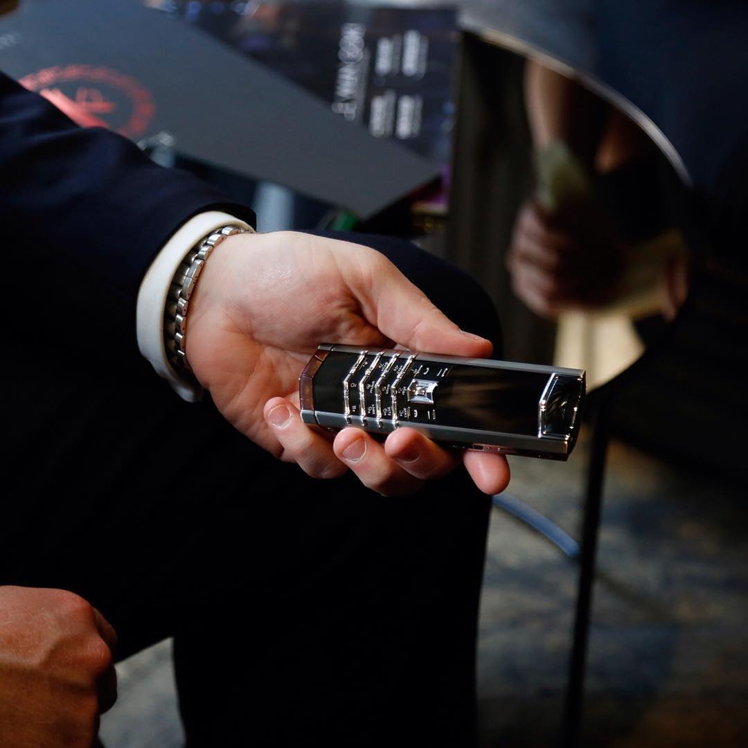 Vertu là một phụ kiện vô cùng chất với đàn ông thành đạt Vertu là một phụ kiện vô cùng chất với đàn ông thành đạt