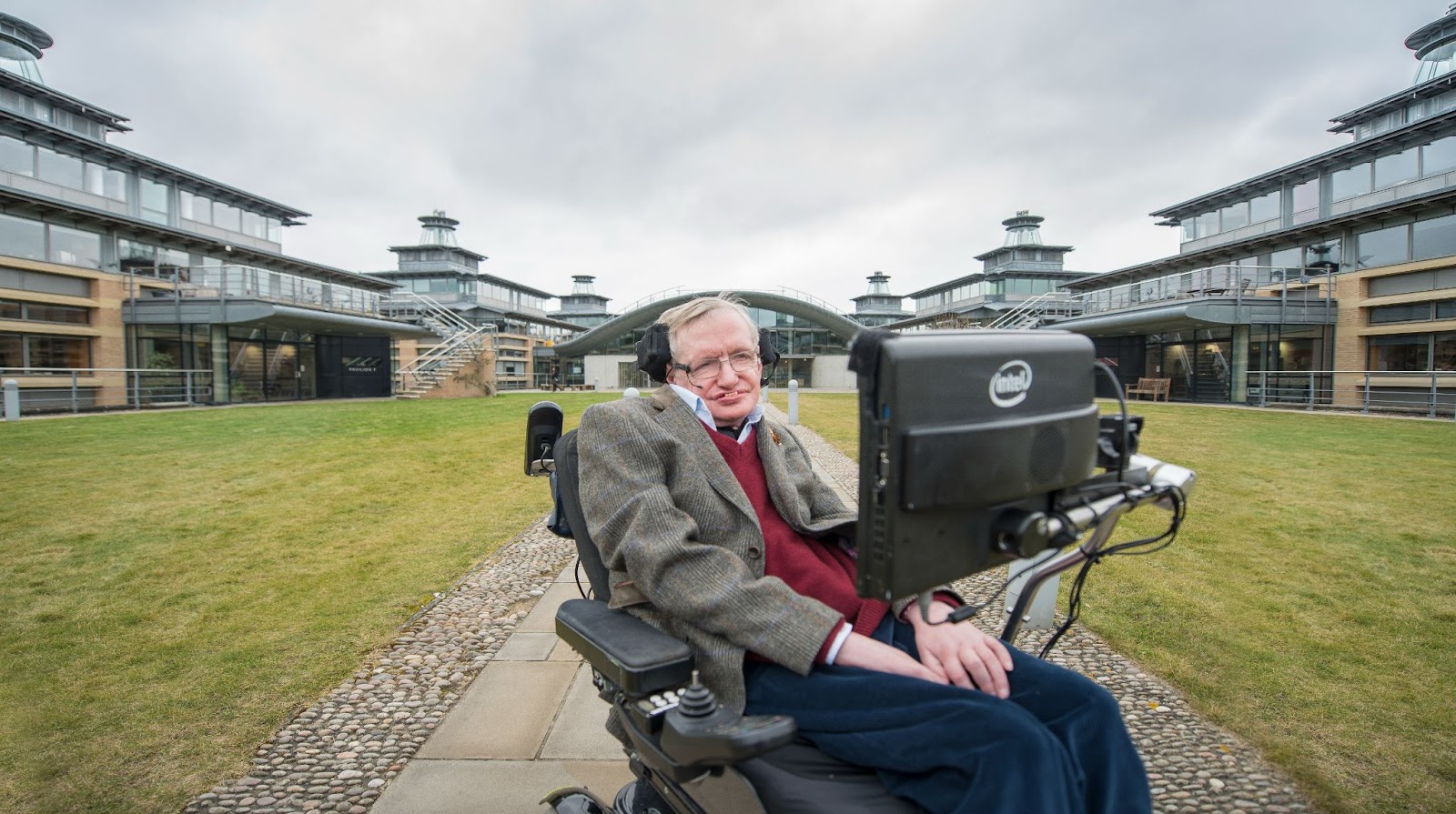 Stephen Hawking del Departamento de Matemáticas Aplicadas y Física Teórica de la Universidad de Cambridge Foto cortesía de la familia Hawking