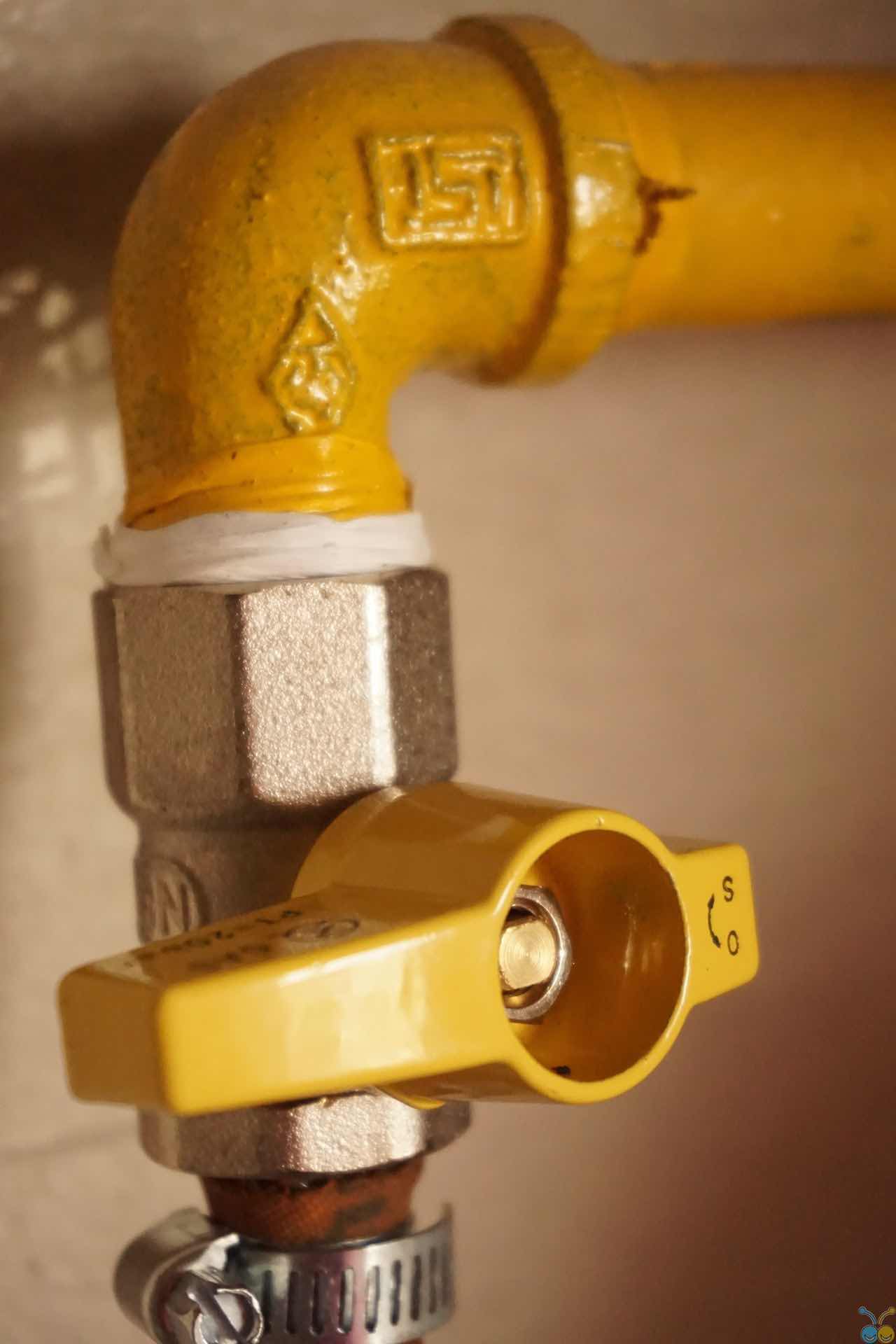 Tools representing home improvement tips that you can DIY.