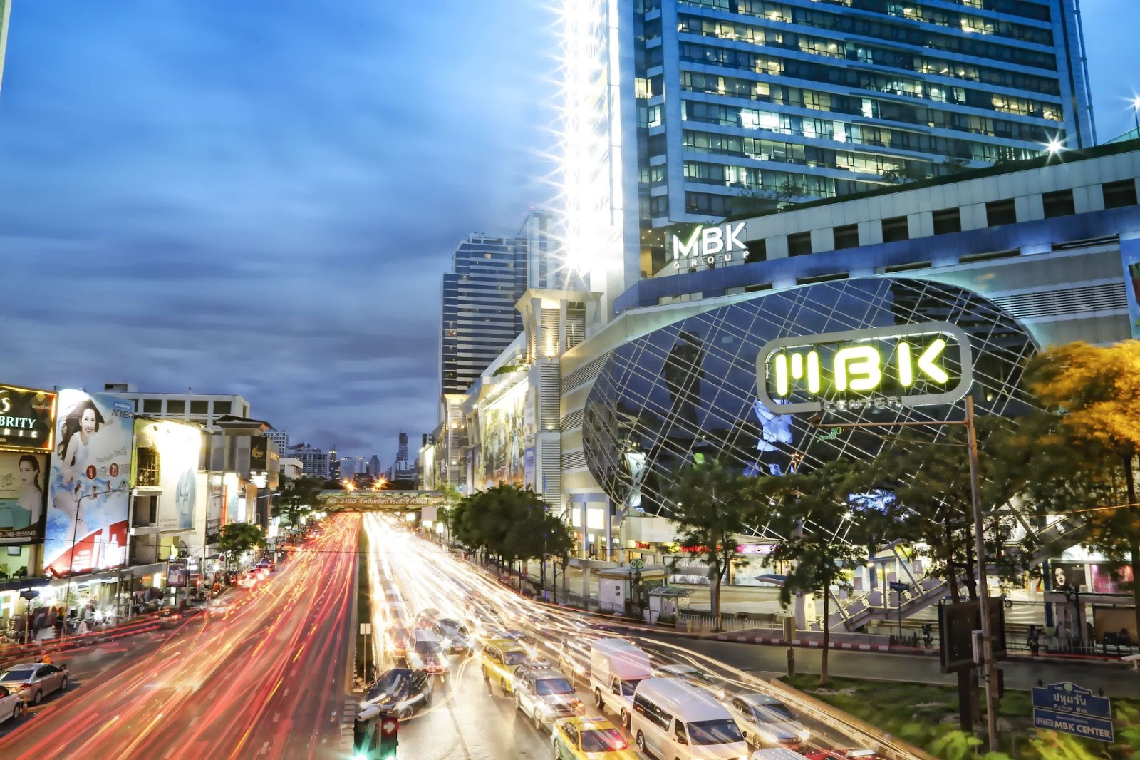 MBK shopping complex, 8 floors, connected to skybridge, 