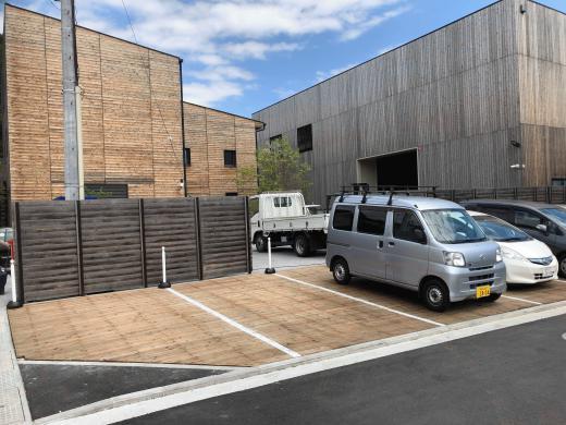 なかなか見かけることがない ウッドデッキ の駐車場 お知らせ