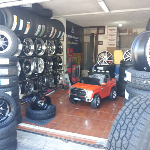 Opiniones de Auto Center en Quito - Tienda de neumáticos