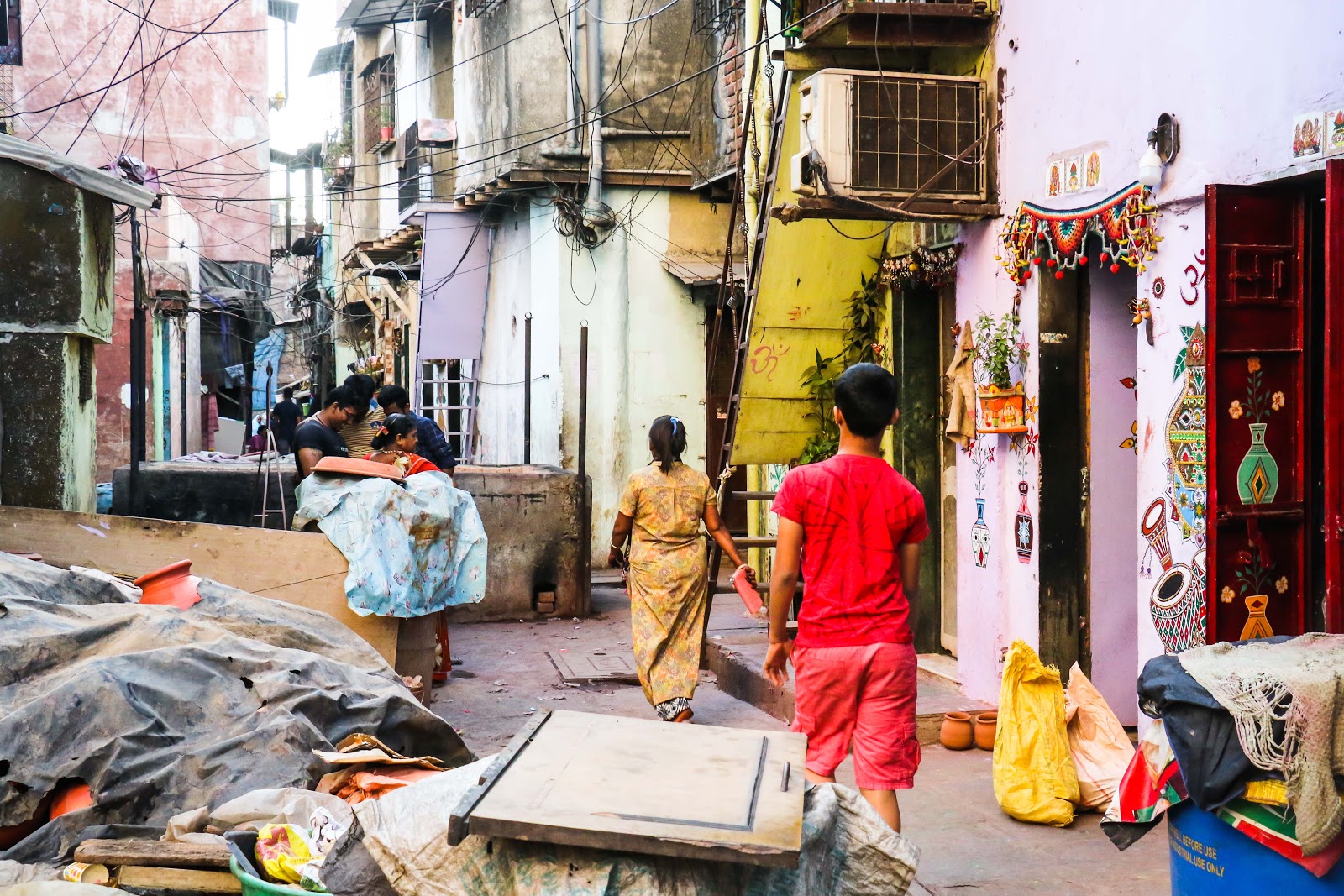 【印度孟買自由行】達拉維 Dharavi 貧民窟步行導覽 一睹全亞洲最大的貧民窟 走訪寶萊塢人氣電影《貧民百萬富翁》的場景｜三八旅客