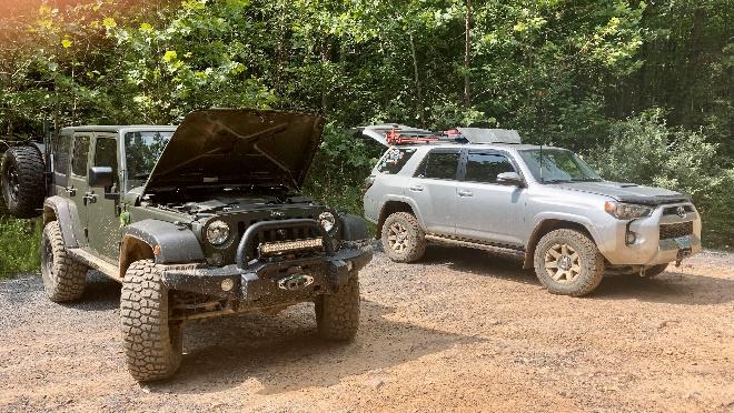 A car parked on a dirt road

Description automatically generated