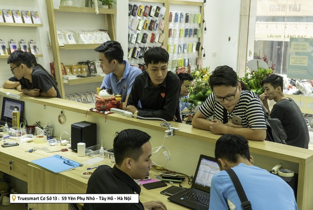 Thay mặt kính iPhone XS lấy ngay tại Hà Nội