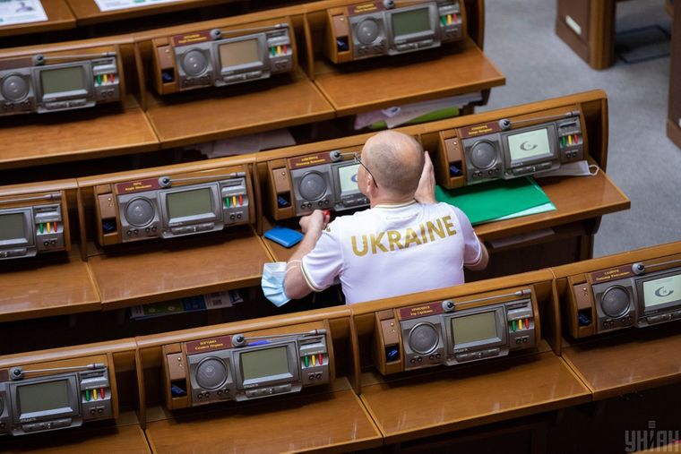 Народный депутат во время заседания Верховной Рады Украины, Киев, 29 июня 2021 года