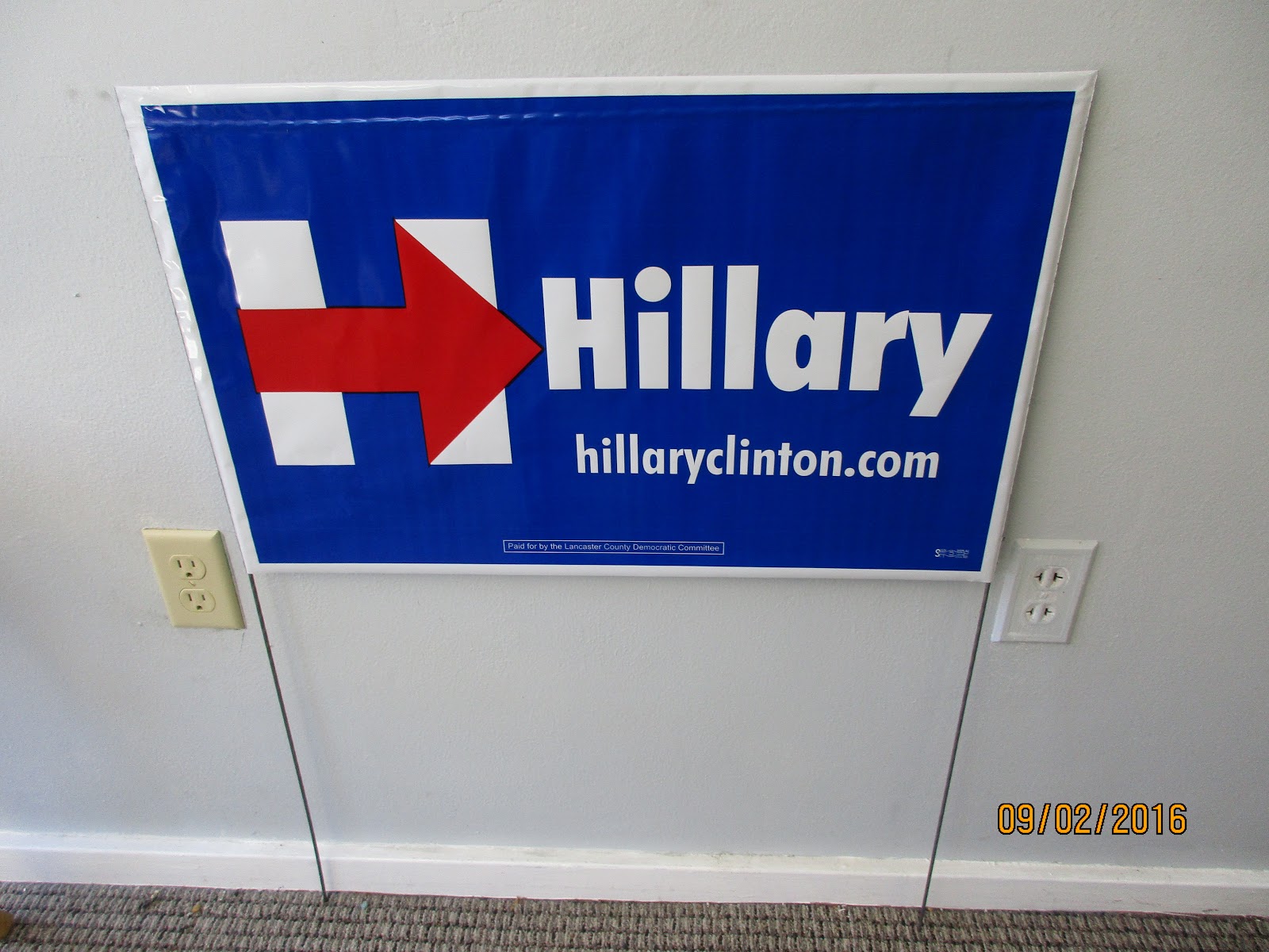 Hillary yard sign.jpg