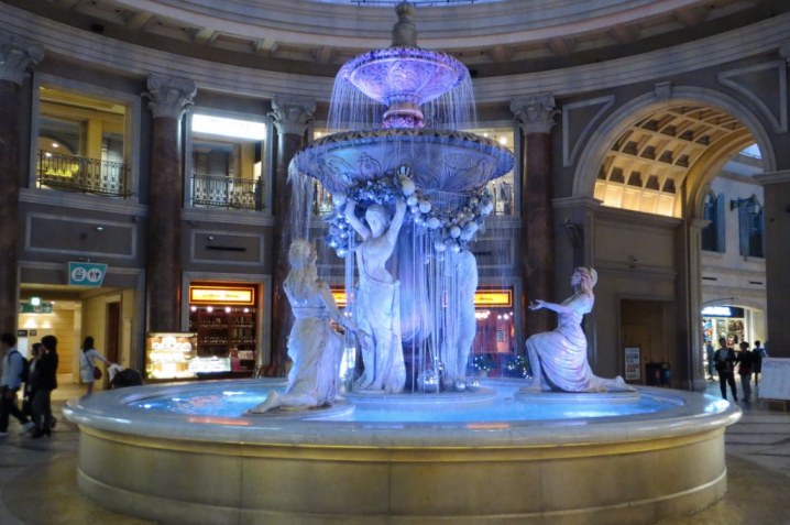 The fountain of the mall
