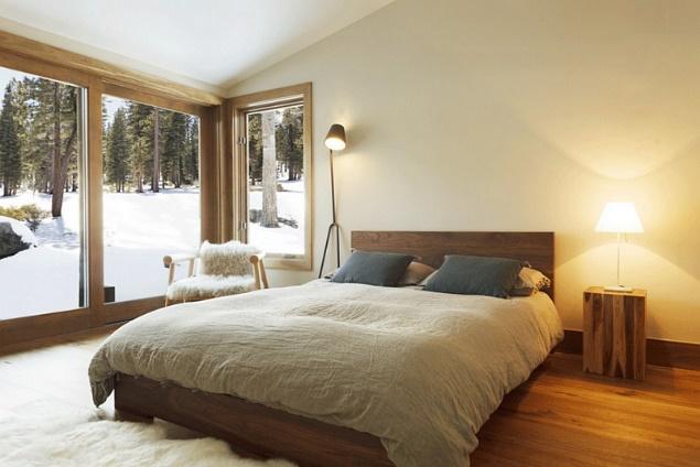 Cozy and Contemporary: Wood and White Bedrooms to Fall in Love With!
