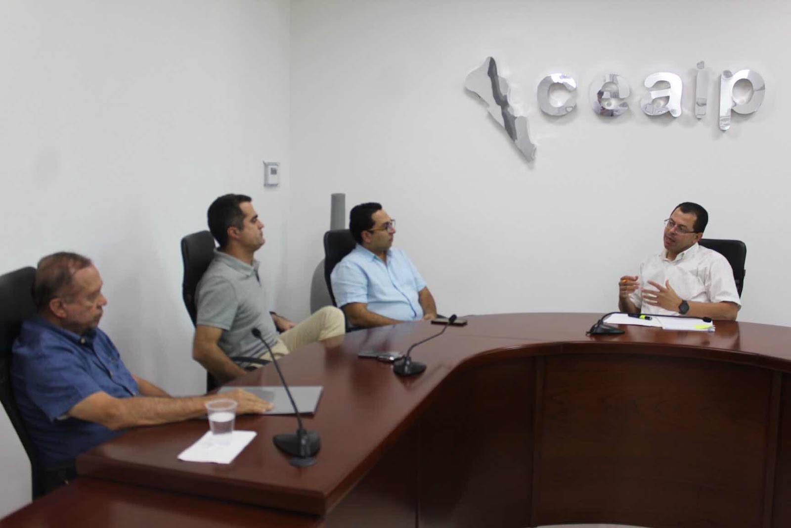 Se reúne José Alfredo Beltrán con integrantes del Consejo Consultivo