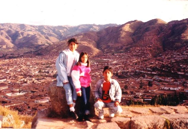 D:\Mis Documentos\JLAVA\Jose Luis\Fotos\Mi Familia\casa\1992 en Cusco.JPG