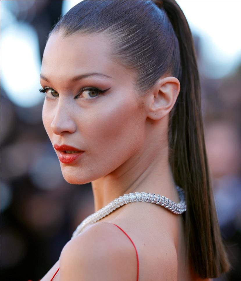 Bella Hadid Just Took a Glorious No-Makeup Selfie in Greece | Glamour