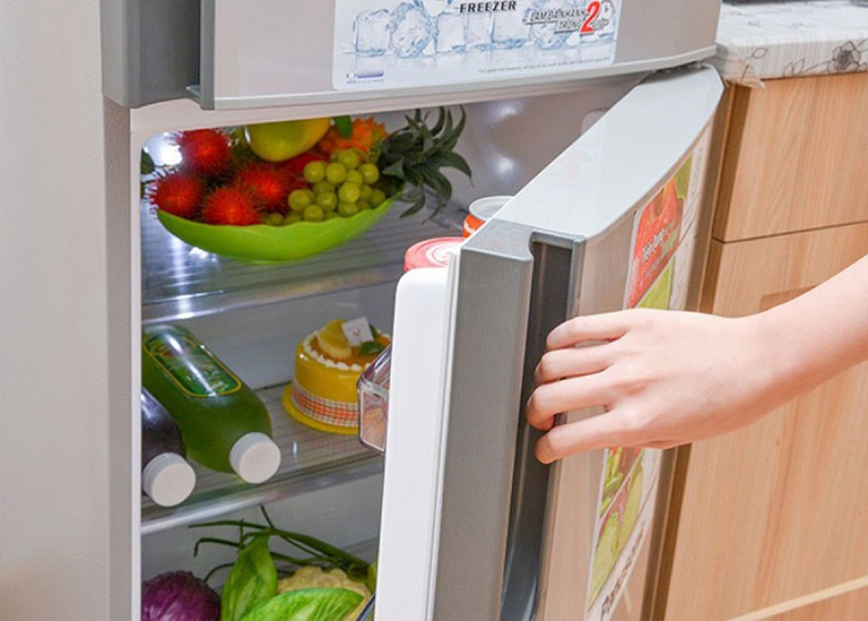 Cách tiết kiệm điện tủ lạnh: Kiểm tra viền đệm cửa thường xuyên