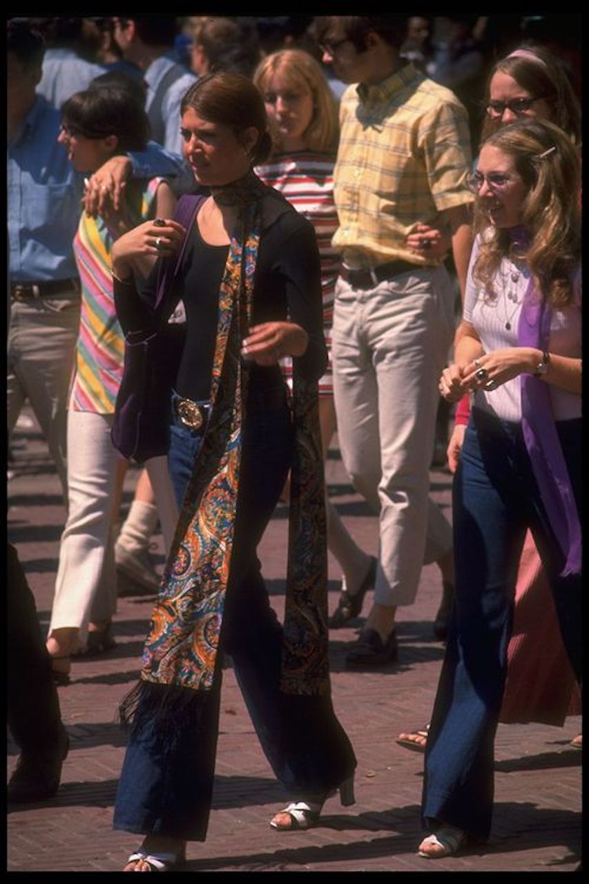 hoa nhí trong phong cách Hippie thập niên 60