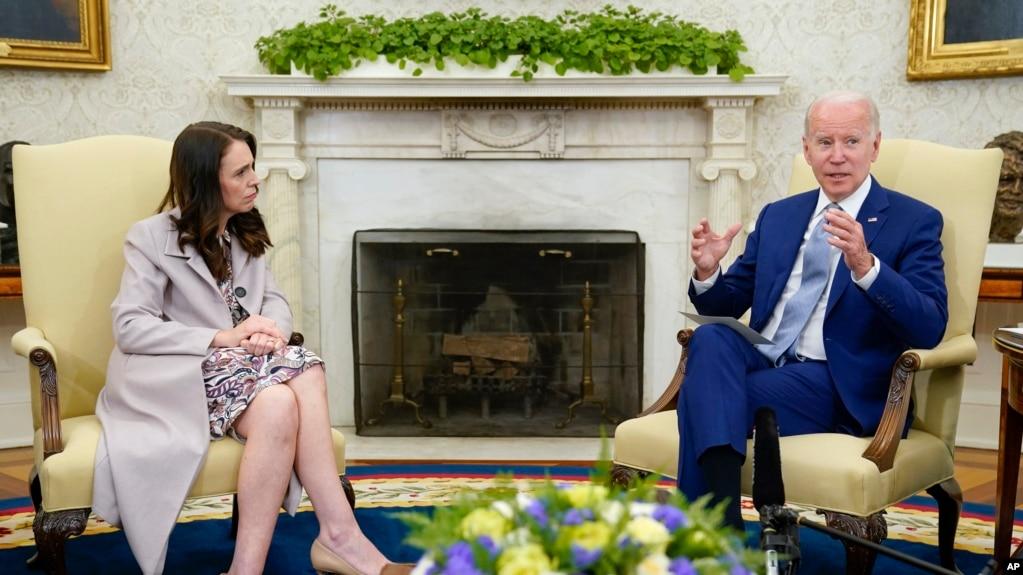 Tổng thống Joe Biden gặp Thủ tướng New Zealand Jacinda Ardern tại Phòng Bầu dục của Nhà Trắng, ở Washington, D.C., ngày 31 tháng 5 năm 2022.