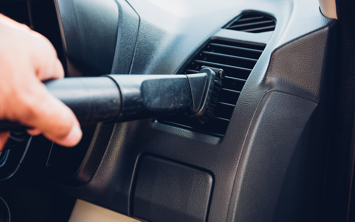 christmas gifts for car lovers: vacuum cleaning a car