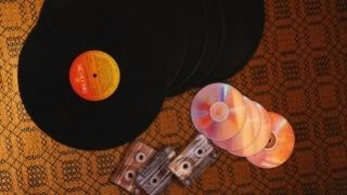 earn-extra-money-by-selling-old-cd-or-dvd
