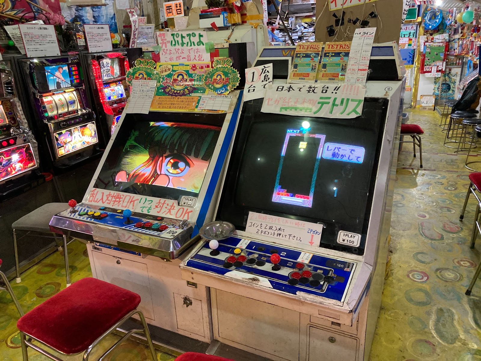 あの頃にタイムスリップ?レトロアーケードが立ち並ぶ駄菓子屋 あの頃にタイムスリップ?レトロアーケードが立ち並ぶ駄菓子屋