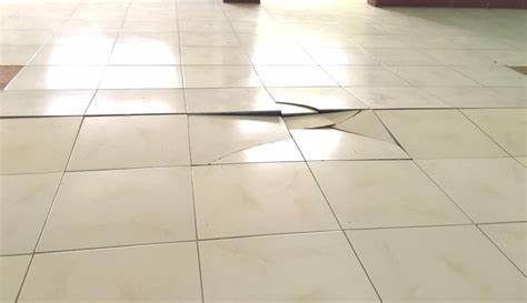 penyebab keramik retak
