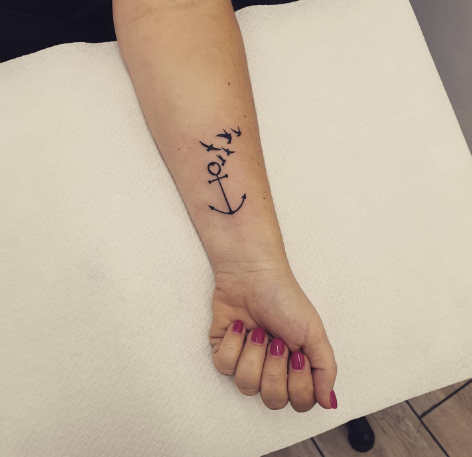 59 Anchor Tattoo For Women Symbolizing Hope And Groundedness - Psycho Tats