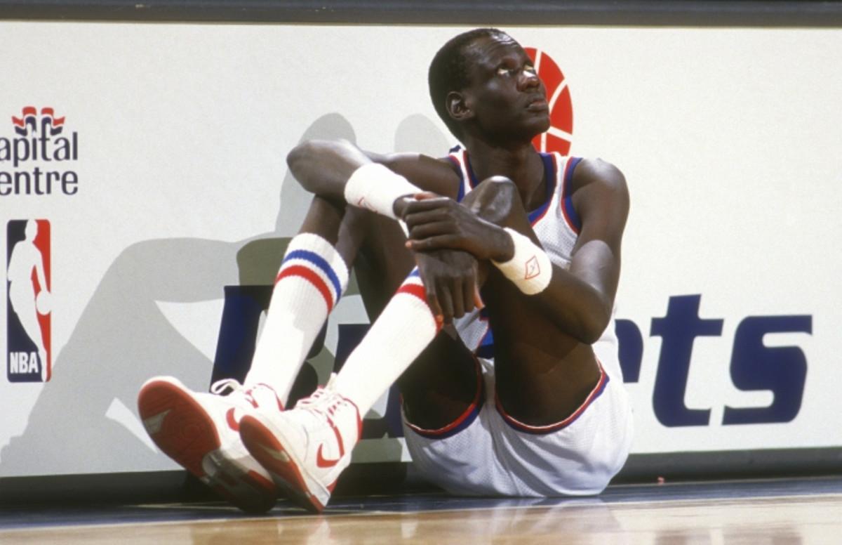 คือเข้าของสถิติชายผู้ที่สูงสุดใน NBA มานูต โบล ชายใจดีที่สละทุกอย่างในชีวิตบ้านเกิด2