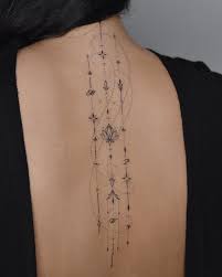 ลายสักเส้นสวย หลัง