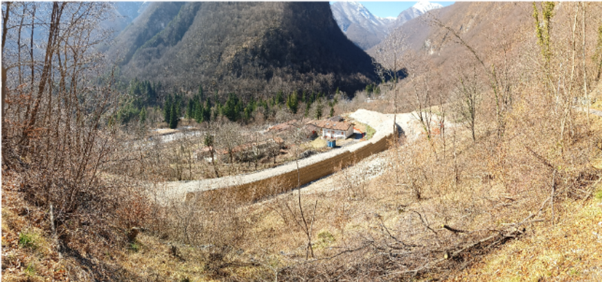 Immagine che contiene erba, montagna, esterni, naturaDescrizione generata automaticamente