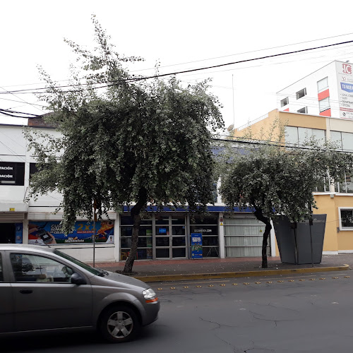 Atrás de la Plataforma Gubernamental, Avenida Llira Ñan, y, Quito 170522