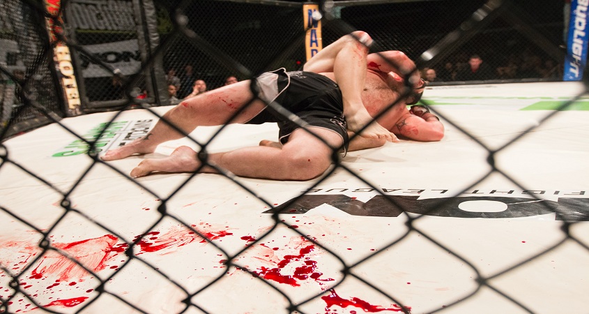 Combattant blessé après un combat UFC - CBD Sport