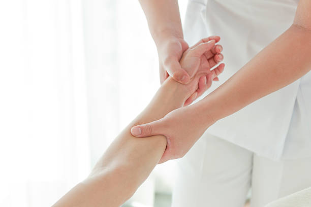 Massage có thể giúp giảm đau nhức cánh tay hiệu quả