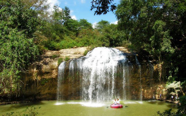 Khu du lịch thác Prenn Đà Lạt nằm trong khu rừng nguyên sinh hùng vĩ.